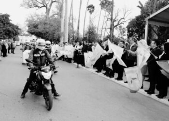 Entrega gobernador apoyos para mejorar servicios e infraestructura en Victoria