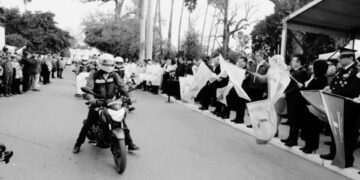 Entrega gobernador apoyos para mejorar servicios e infraestructura en Victoria