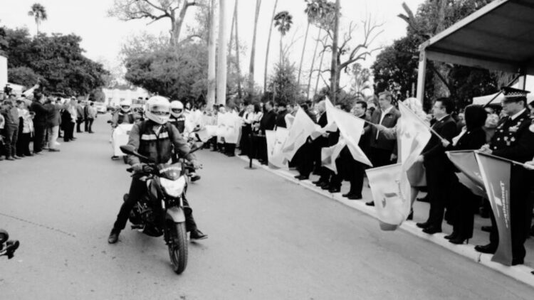 Entrega gobernador apoyos para mejorar servicios e infraestructura en Victoria