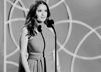 Salma Hayek celebra triunfo de Sheinbaum como presidenta de México