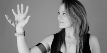 Crean sexto dedo para mejorar la eficiencia en el trabajo