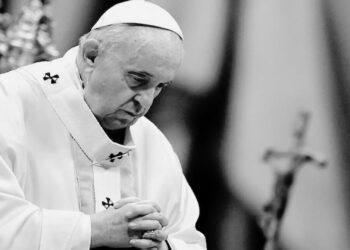 ‘La ayuda humanitaria debe poder llegar’ a Gaza: Papa Francisco