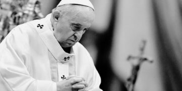 ‘La ayuda humanitaria debe poder llegar’ a Gaza: Papa Francisco