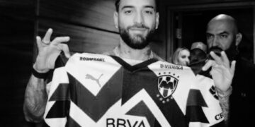 Maluma presume un jersey de Rayados
