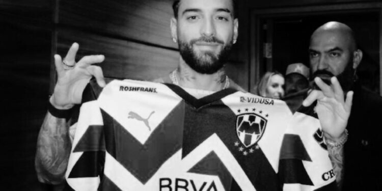 Maluma presume un jersey de Rayados