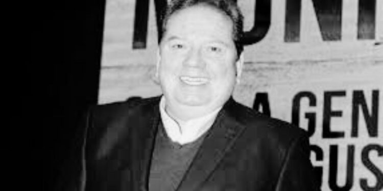 Hospitalizan de emergencia a Coque Muñiz por bronconeumonía