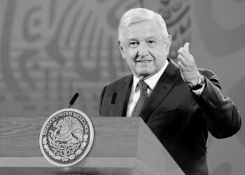 Con más experiencia aprenden más mañas, dice AMLO de jueces