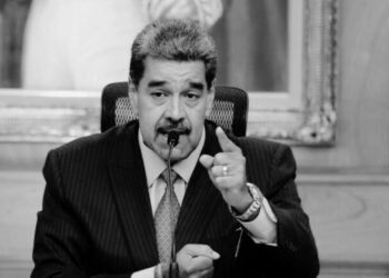 Maduro amenaza con romper relaciones con Whatsapp
