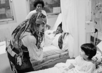 Johnny Depp regresó como Jack Sparrow para visitar a pacientes en hospital