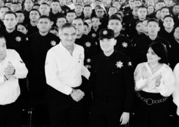 Preside gobernador ceremonia de graduación de cadetes que se incorporan a la Guardia Estatal