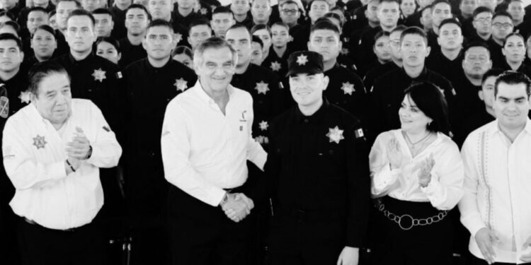 Preside gobernador ceremonia de graduación de cadetes que se incorporan a la Guardia Estatal