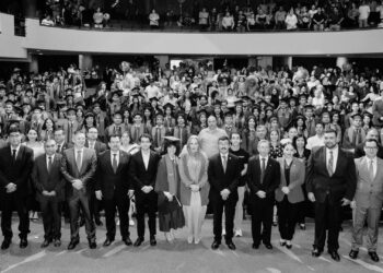 El rector Dámaso Anaya preside la graduación de 161 egresados de la UAT