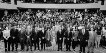 El rector Dámaso Anaya preside la graduación de 161 egresados de la UAT