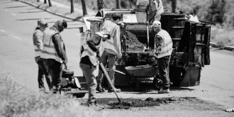 Rehabilita SOP 98 m2 de carpeta dañada en el Praxedis Balboa