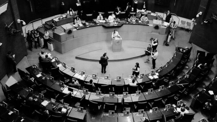 Van 71 amparos por ley judicial; ordenan a judicatura no informar