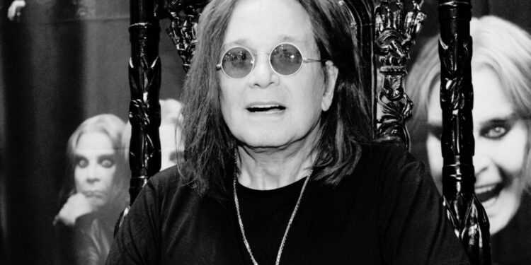 Confiesa Ozzy Osbourne fumar marihuana pese a mala salud