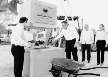 Coloca Américo Villarreal primera piedra de la Ciudad Judicial en Victoria