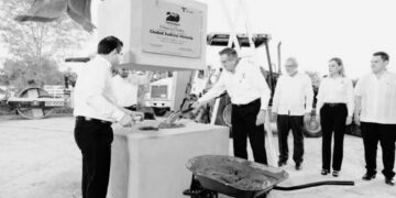 Coloca Américo Villarreal primera piedra de la Ciudad Judicial en Victoria