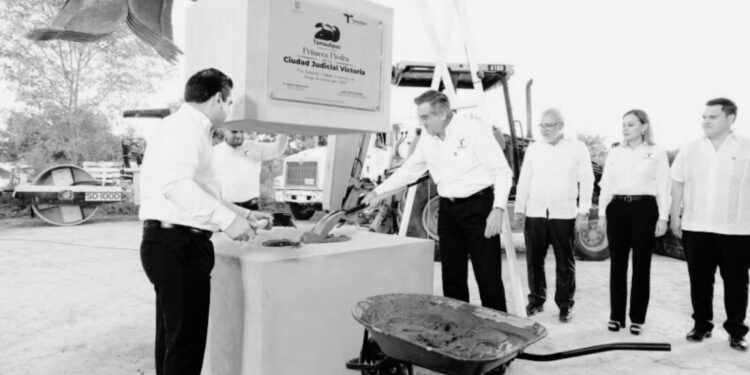 Coloca Américo Villarreal primera piedra de la Ciudad Judicial en Victoria