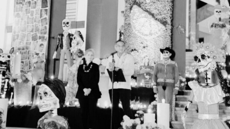 Américo y María fortalecen tradiciones del Día de Muertos en Tamaulipas