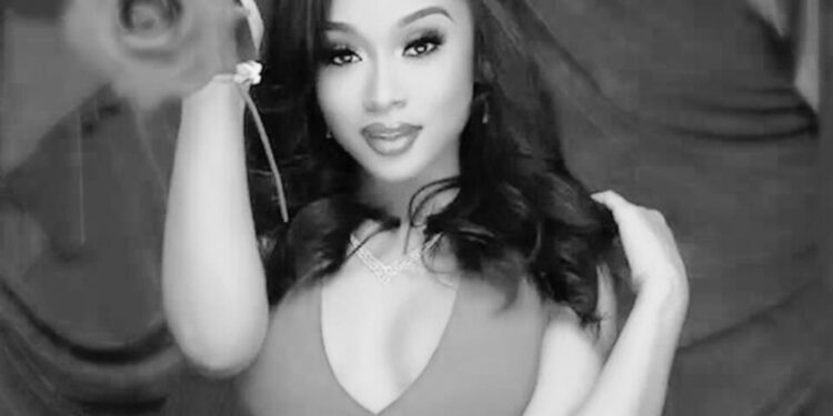 Disparan a cantante en el pecho mientras firmaba autógrafos