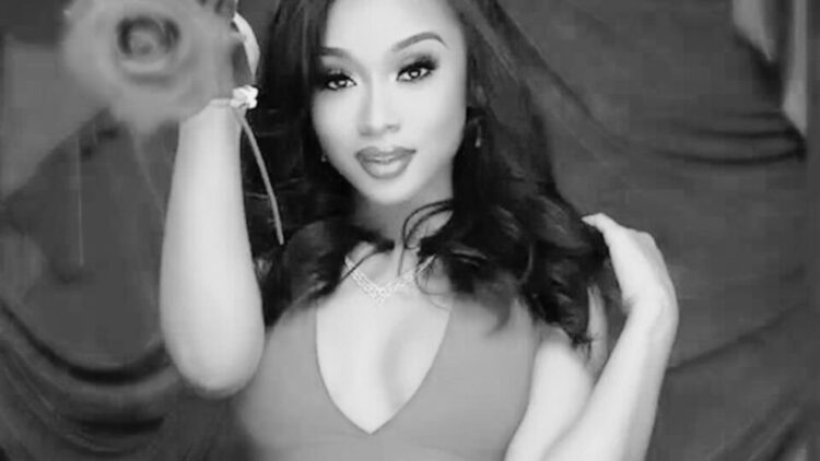 Disparan a cantante en el pecho mientras firmaba autógrafos