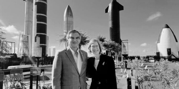 Visita gobernador Américo Villarreal empresa SpaceX en Texas