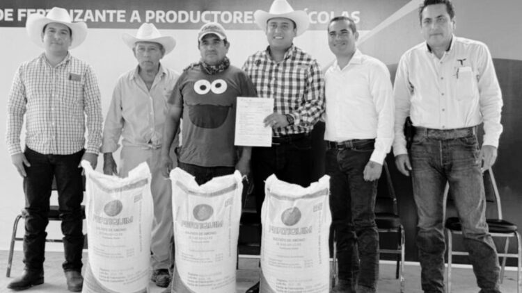 Productores citrícolas del municipio de Llera reciben 85 toneladas de fertilizante