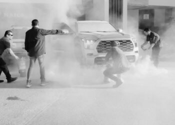 Se incendia camioneta donde viajaba Gerardo Fernández Noroña en Tamaulipas