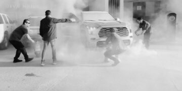 Se incendia camioneta donde viajaba Gerardo Fernández Noroña en Tamaulipas