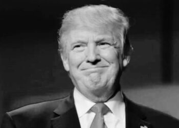 Fiscalía sugiere congelar sentencia a Trump por caso de pago a actriz porno