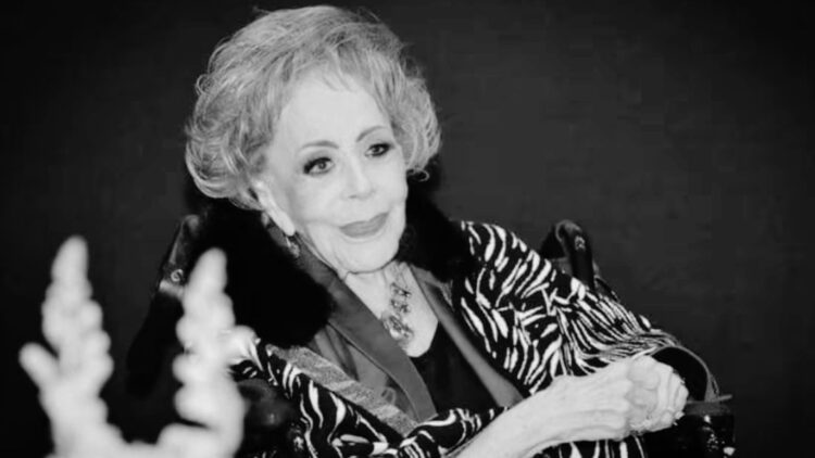 Silvia Pinal es trasladada a terapia intermedia