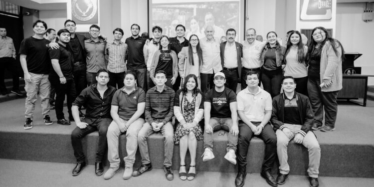 Decano de la UAT, Luis Navarro Roso, se despide de la cátedra con emotivo homenaje