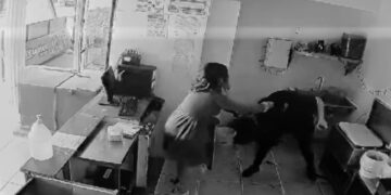 Clienta da golpiza a empleada de taquería en Tampico