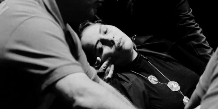 Diputada Casandra de los Santos se desvanece en plena sesión