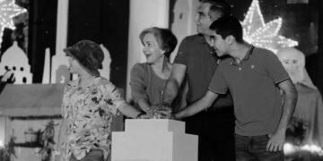 Encienden Américo y María monumental pino navideño