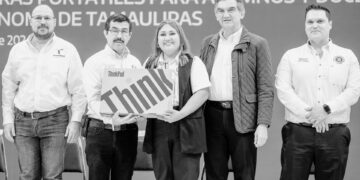 Gobernador y rector hacen entrega histórica de equipos de cómputo a estudiantes y docentes de la UAT