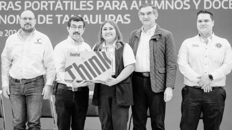 Gobernador y rector hacen entrega histórica de equipos de cómputo a estudiantes y docentes de la UAT