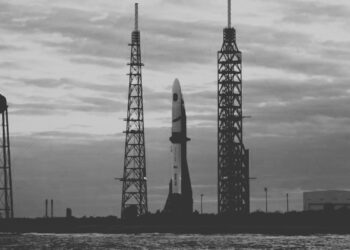 Fracasa intento del primer lanzamiento del cohete de Jeff Bezos