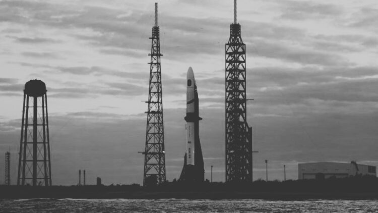 Fracasa intento del primer lanzamiento del cohete de Jeff Bezos