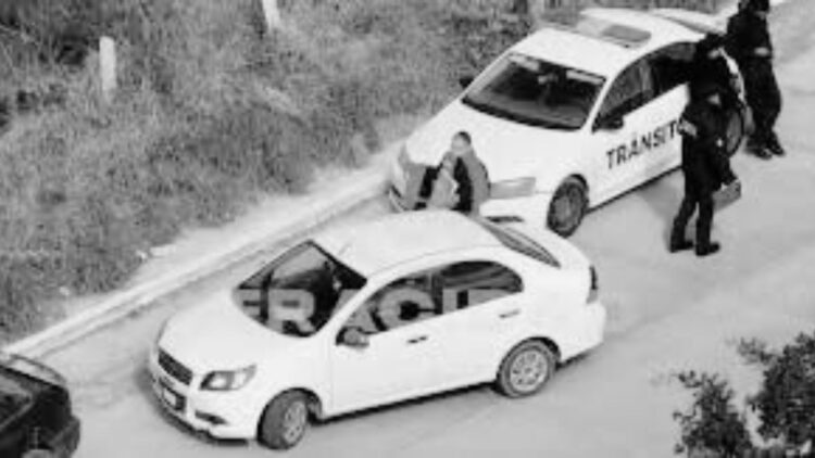Es suspendido tránsito por supuesta «mordida»