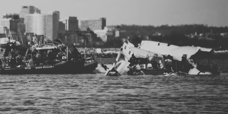 Hallados 40 cuerpos por el accidente aéreo en Washington