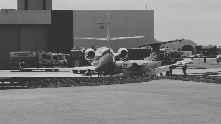 Colisionan dos aviones en aeropuerto de Arizona; hay un muerto y tres heridos