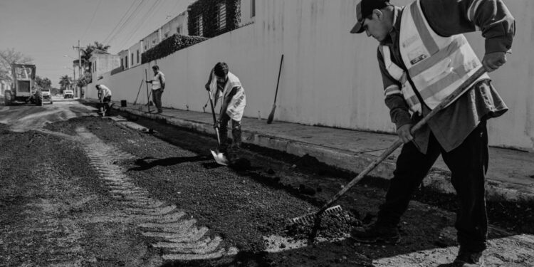 Amplia Municipio a 7,995 m2 en reparación de baches.