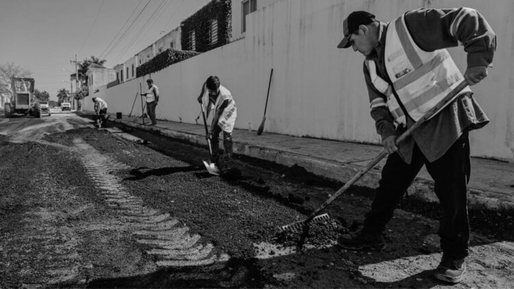 Amplia Municipio a 7,995 m2 en reparación de baches.