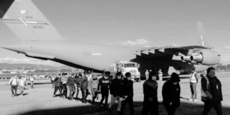 Llegan a India 112 ciudadanos indios deportados desde EU