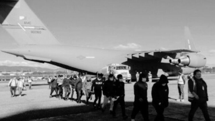 Llegan a India 112 ciudadanos indios deportados desde EU