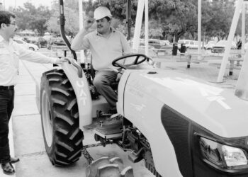 Entrega rector equipo para el mantenimiento de los campus de la UAT
