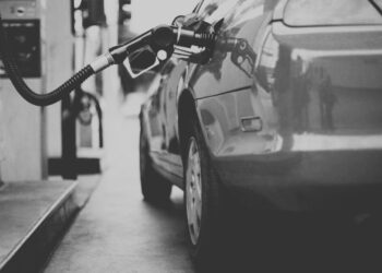 Profeco pide a automovilistas no comprar en gasolineras con precios altos en el combustible