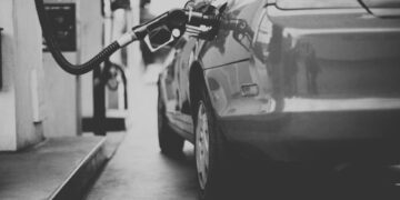 Profeco pide a automovilistas no comprar en gasolineras con precios altos en el combustible